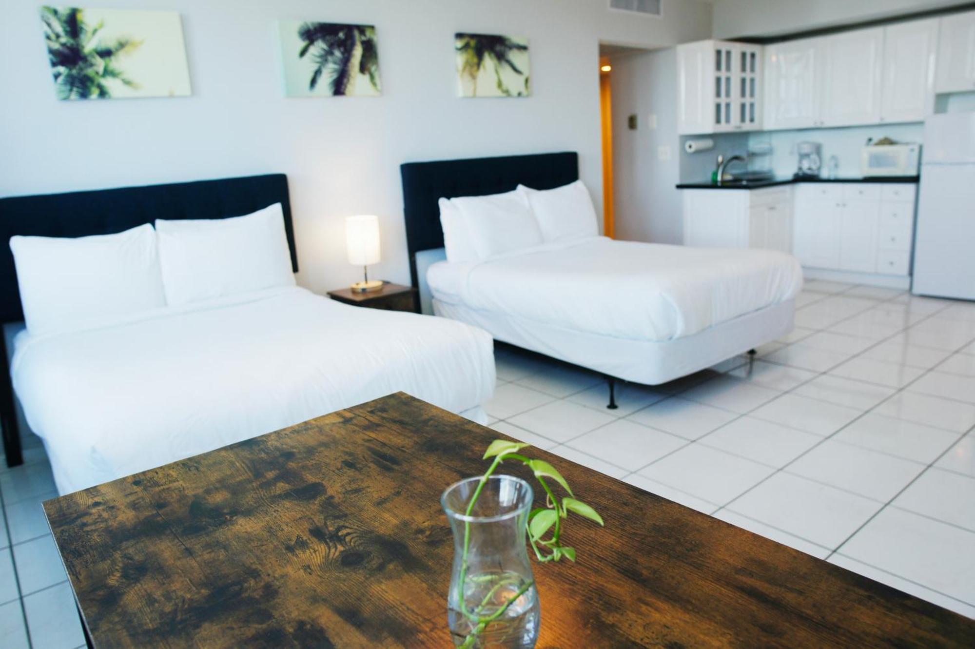 Large Corner Apartment For Up To 4 Guests With Free Parking And Direct Beach Access Miami Beach Eksteriør billede