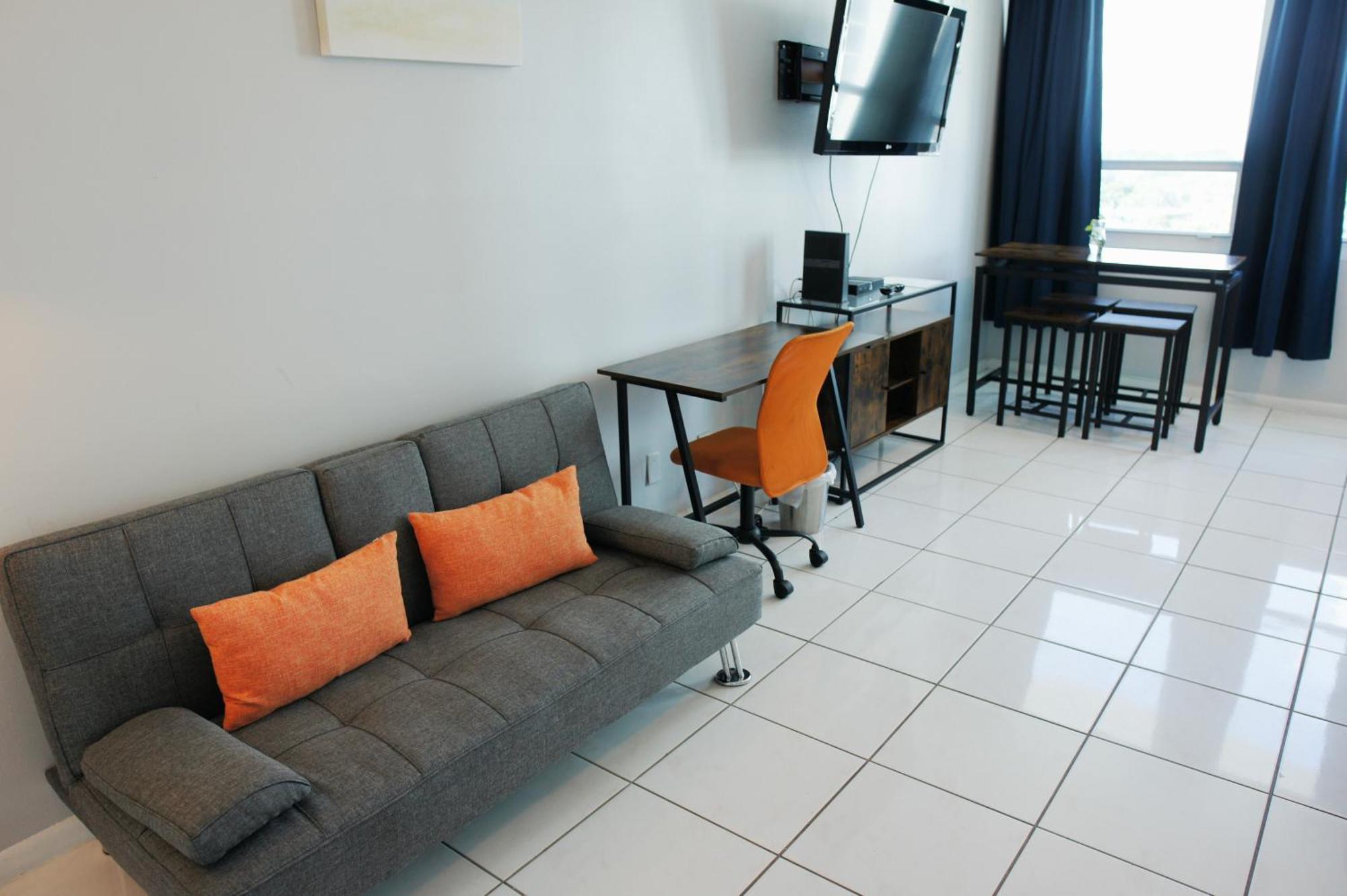 Large Corner Apartment For Up To 4 Guests With Free Parking And Direct Beach Access Miami Beach Eksteriør billede