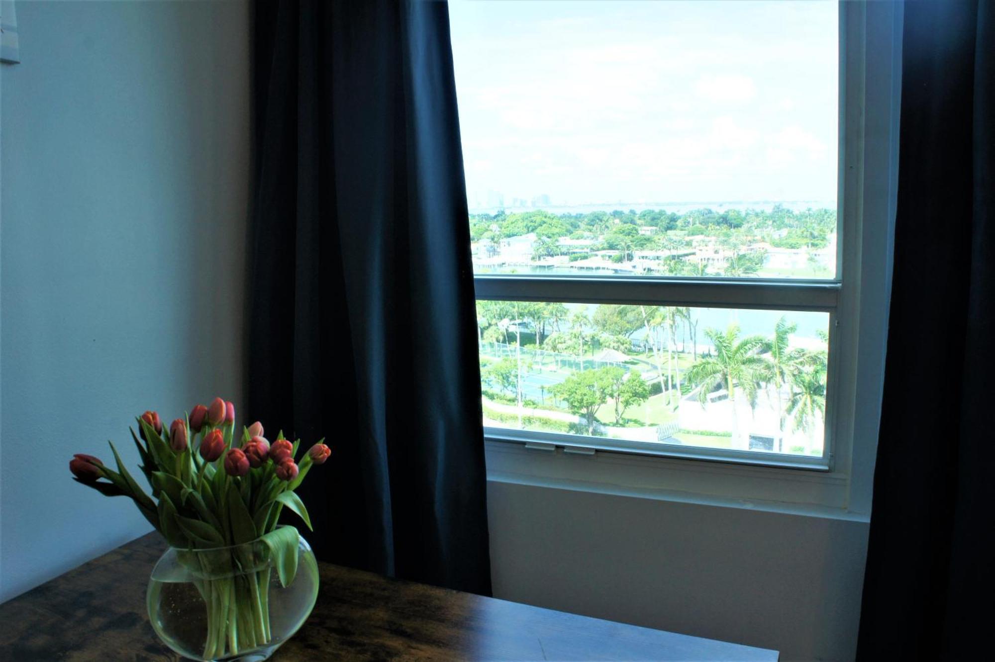 Large Corner Apartment For Up To 4 Guests With Free Parking And Direct Beach Access Miami Beach Værelse billede